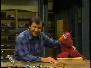 Sesame Street: Telly breaks Luis' vase