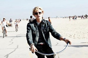 Cody Simpson présente un nouveau single : "Not Just You"