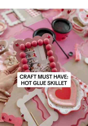 #sponsored If you’re wondering what the best craft tool is, it’s the @surebonder Hot Glue Skillet!! 100%, hands down!! It NEVER fails that when I host our girls’ nights, we constantly fight over hot glue guns! I dug and dug after our last girls’ night to find a solution and y’all when I tell you I was ECSTATIC when I found this, I mean I was beaming with pure crafty girl joy! The kit is super simple & comes with everything you need: A silicone mat, hot glue skillet, teflon dipping sticks, and a 
