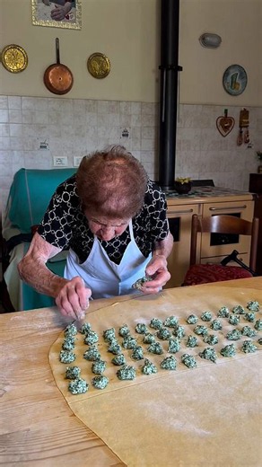 Italian grandmother demonstrates how to make ravioli