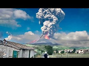 Mass Evacuation in Italy! Stromboli volcano eruption in Sicily, ash and lava everywhere