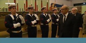 Vente record de matériel militaire français - la médaille et son revers