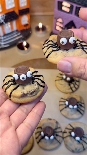 Consider this your sign to make these for Halloween 🕷️🎃🧡 EASY SPOOKY Spider Cookies! 🍪👻