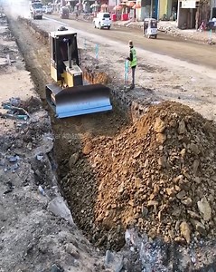 Amazing Bulldozer Working . #reelsfbシ #reelsfypシ゚ #reelsviralシ #reelstrending #reelsfb #reelsviral #Dozer #Bulldozer #heavyequipment #construction #Shantui #Komatsu #Dumptruck #Excavator #earthmoving #caterpillar | Graders Tv