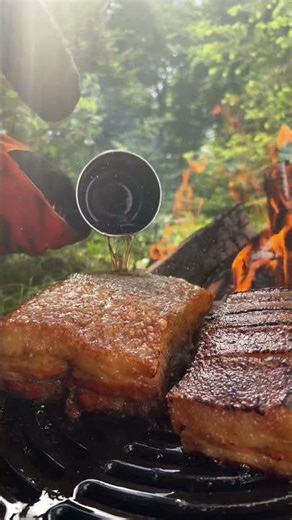 Perfect glow in 3, 2, 1… Crunch! 🐷✨#porkbelly #asmr #firekitchen