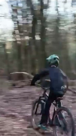A lil jump today @unity wood (I’m the first rider ). ##mountainbikestunt ##mountainbike