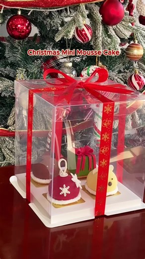 Christmas Mini Mousse Cake🎄😍☃️#thebakehouse #merrychristmas #viralcake #cutecake #moussecake