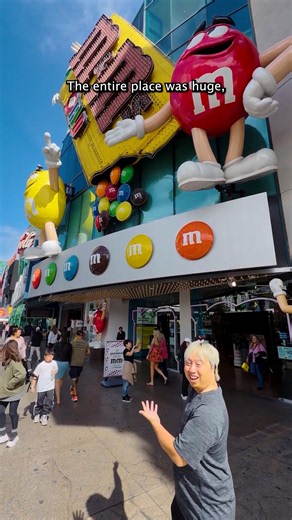 Everything I ate at M&Ms World in Las Vegas 🍫🍾🍭🍪