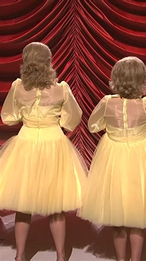 Gotta love Dooneese!!! 😬🎶 #snl #saturdaynightlive #kristenwiig #annehathaway #amypoehler #caseywilson #maharellesisters #2008 #thelawrencewelkshow #tinyhands