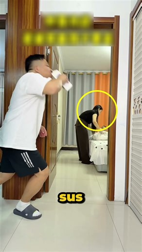 ¡Su Esposo Fingió Desmayarse Para Que Ella No Se Fuera! 😳😂