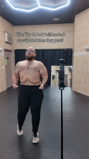 Dee 🏋🏻‍♂️ on Instagram: "My wife asked me the other day why we look like we’re pooping when we pose? And she’s not wrong 😆 What do you think? -#ftmbodybuilding #ftmfitness #bodybuilding #posing"