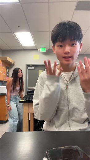 noemi_spamsandeats0 (@noemi.condon)’s video of swimming under a cruise ship