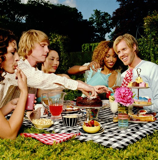 Here Are 50+ Free or Low-Cost Things to Do With Friends