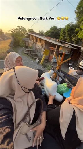 Mua Gubug demak semarang on Instagram: "Notes : Ini bukan fomo trend yaaa🥹😃 #muagubug #muatlogomulyo #muahits #muasemarang #muademak #viral #fyp #lucu #seru"