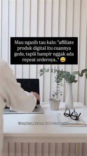 Desy Kusuma | Access Bars Practitioner | Digital Marketing on Instagram: ". Ini tuh jarang banget dibahas sama Digital Marketer.. Tapi coba deh liat, yang dulu bilang "mending affiliate produk digital ajaaa, lebih gede komisi nyaa..",, sekarang juga pada jualan affiliate produk fisik juga, kan? 🤫 Kenapa? Ya karena mereka juga ngerasain: produk digital itu komisinya besar, tapi sekali beli ya udah… selesai. Repeat order-nya? Hampir nol 🙃 Ebook/worksheet itu bisa dibaca berulang kali. File video
