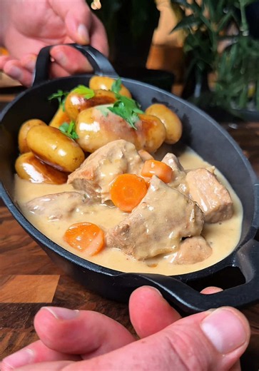 Sauté de veau à la crème et moutarde — recette mijotée