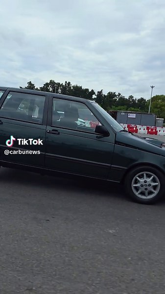 Un domingo diferente! #fiat #uno #scr