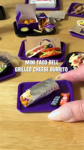 miniverse x taco bell grilled cheese burrito 🌯✨ that tiny cheese crust detail 🙌 #miniversetacobell #toycollector #makeitmini #asmrunboxing #grilledcheeseburrito