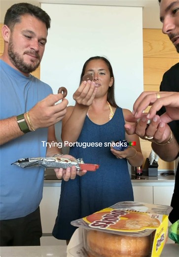 We wanted to try and find some Portuguese snacks 🇵🇹 actually harder than we thought as we had no idea what to buy 😂😂 can anyone help us for next time? . . . #pingodoce #portugeasesnacks #portugal