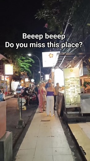 Padma street, Legian, Bali island ❤ Even though it looks a bit chaotic, there’s something about this place that always makes you miss it. | Bali Tour Guide