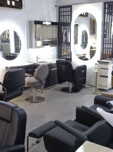 Elegant Salon Furniture for a Comfortable Experience