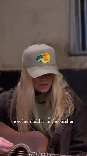 Sara Evans - Suds in the Bucket (Cover) | Lisa Björck