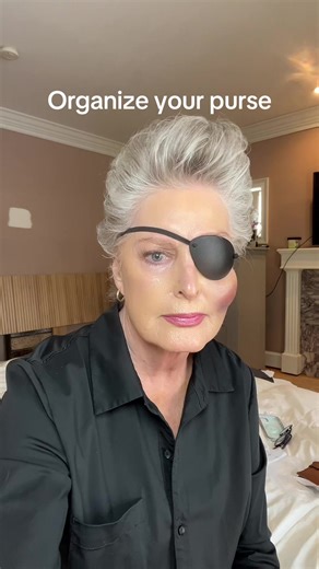 Organize Your Purse Effortlessly: Tips and Tricks