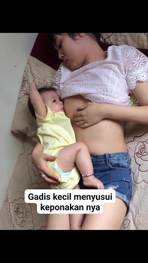 30K views · 819 reactions | Ditinggal kerja sama mamanya, terpaksa gadis kecil ini harus menyusui nya agar anak gak nangis #vod #gadismanis #menyusuianak #viralfyp | Endang S | Facebook