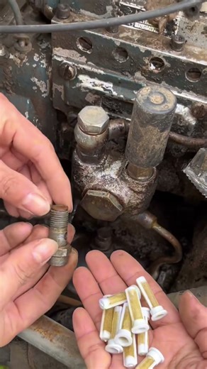 Oil filter screen solves major problems