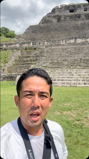 濱 幸成 | シュナントゥニッチ遺跡の幽霊が出るピラミッド、「エル・カスティーリョ」の正面から登ってみる。 女の霊が登るのと同じコース。 #シュナントゥニッチ遺跡#Xunantunich#マヤ文明#古代文明 | Instagram