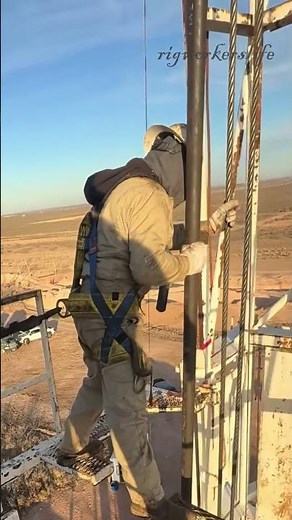 Derrickman work#oil #drilling #oilfields #oilandgas #derrickman #drillingrig #automobile #workingrig