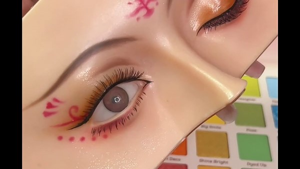 Makeup Practice Face Board, Silicone Makeup Mannequin Face for Makeup Artist Supplies, Mannequin Face for Makeup Practice with Makeup Brushes Rhinestones Sticker(Bright)