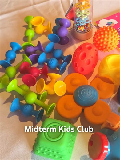 Midterm fun at The Maritime Hotel 🎨🍰 Our Kids Club is packed with activities designed to keep little ones smiling all break long — from cake decorating and creative arts & crafts to movie nights, make-your-own hot chocolate, swim time, and plenty of fun & games 💙 The perfect mix of creativity, treats and family memories by the sea. #MaritimeMoments #MidtermBreak #KidsClubFun #FamilyBreaks #BantryBay