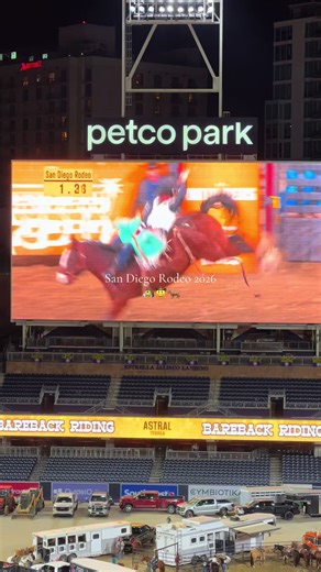 First Rodeo and I will be coming back next year 😌 #sandiego #sandiegorodeo #rodeo #cowboys #petcopark