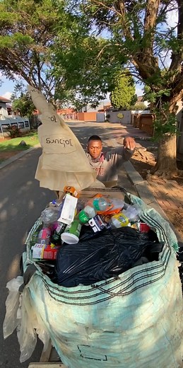 Myekelen' apheke 🙇🏽‍♂️,don't forget to separate your recyclables from your general waste,separation at source is the best way to tackle plastic waste that ends up in landfills 🎵: @Subzathedj subzathedj-As'phuthumeni #environment #Recycling #fyp #soweto #subzathedj #plasticpollution