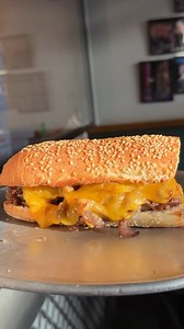 142K views · 116 reactions | THE SINATRA  Roast Beef 數 Cheddar 燎 Caramelized Onions 暈 Gravy  . . . . . #FamousOsPizza #Pizza #Karachi #NewYorkPizza #AuthenticNYPizza #Sandwiches #Hoagie #roastbeef | Famous O's Pizza | Facebook