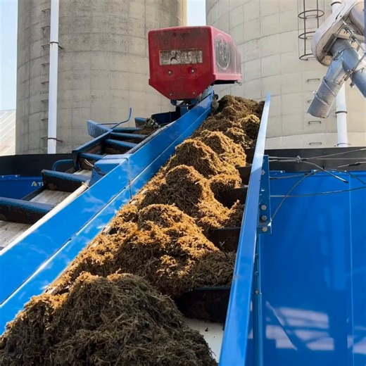 Barn cleaners aren't just for manure! Here you can see a customer using it to load a mixer. #patzcorp #barncleaner #tmrmixer #mixer #farming #agriculture #feeding | Patz Corporation