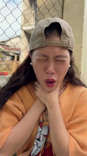 Oh No! A Lizard Took Over My Throat! 😱🦎