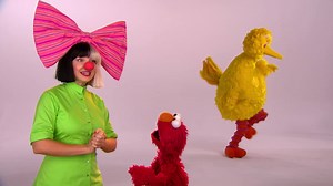 71K views · 1.9K reactions | Elmo had so much fun singing and laughing with Miss Sia! #ShareTheLaughter | Elmo | Facebook