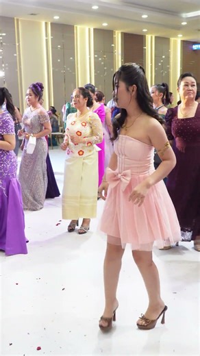 ស្រីស្អាត​ រាំលេង ថ្ងៃមង្គលការ