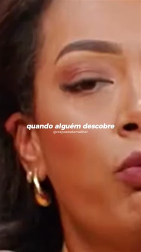 Cortes & falas de mulher on Instagram: "Quando alguém descobre que você está dependendo dela, a dinâmica muda imediatamente. O que antes parecia amizade, parceria ou até carinho, pode se tornar poder e controle. A pessoa percebe a vulnerabilidade e, muitas vezes, usa isso para se sentir superior, para manipular ou simplesmente para fazer você se submeter. E é nesse momento que a gente percebe o quanto a independência emocional é importante: depender de alguém não é sinal de amor ou lealdade, é s