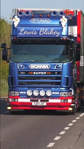 SCANIA Super 144L V8 530 - Lewis Blakey - Truckfest Lincoln arriving