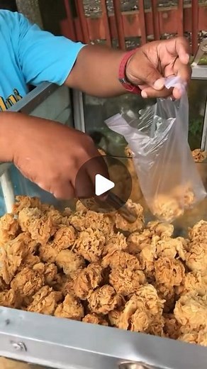 𝗞𝗨𝗟𝗜𝗡𝗘𝗥 𝗞𝗘𝗗𝗜𝗥𝗜 | 𝗞𝗨𝗟𝗜𝗡𝗘𝗥 𝗖𝗔𝗛 𝗞𝗘𝗗𝗜𝗥𝗜 on Instagram: "Kentaki Viral 1rb an.Bakule jan luawak 😂seneng eksis hehehe,pernah coba??😋🤤 🏡Kentaki 📍Depan pengadilan agama Credits @ranggaadityaputra #kentaki #fyp #kediri #kuliner #kulinerkediri #kulinercahkediri"