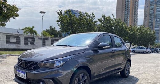 Fiat Argo Drive tem direção confortável, é silencioso e econômico