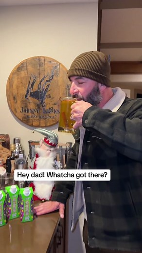 How to make an Apple Cinnamon Hot Toddy 🍎☕️ @BeatBox Beverages🧃 #johnnydrinks #hottoddy #fatherson #wintercocktails #cocktails #bartender