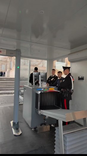 632K views · 37K reactions | ‍♂️‍♀️﫡凉❤️ #bassblacko #fyp #viral #perte #respect #police #polizia #carabinieri #poliziadistato #rome #roma #italy #italia #milan #milano #africa | Bass Blacko | Facebook