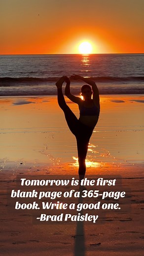 As 2025 disappears with the tide, 2026 appears on the horizon to bring us even more beautiful sunrises and sunsets. Wishing everyone a happy New Year filled with happiness, prosperity and of course, yoga. #yogainspiration #beachyoga #sunsetyoga #newyearnewaura #inspirationalquotes