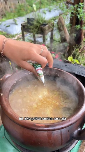 dikakigunung on Instagram: "Resep Tewel Nangka (Sayur Lodeh) ala emak aku, tapi rasanya makin spesial! Ternyata rahasia kuah yang lebih gurih dan kental ada di santannya. Aku pakai SASA Santan yang bikin tekstur sayur lodeh aku jadi lebih medok dan aromanya harum banget. Pak Suami aja sampai ketagihan, kamu kapan mau coba? 😋✨ Jangan sampai ketinggalan cobain formula barunya! Langsung aja buat sayur lodeh ala kamu sendiri dengan SASA Santan #LodehSasaSantan #SejakSamaSasaSantan #SasaSantan #Rese