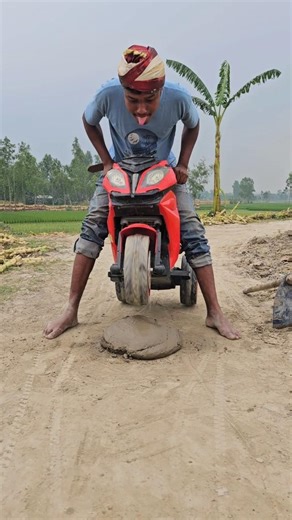 The small motorcycle runs over the mud2