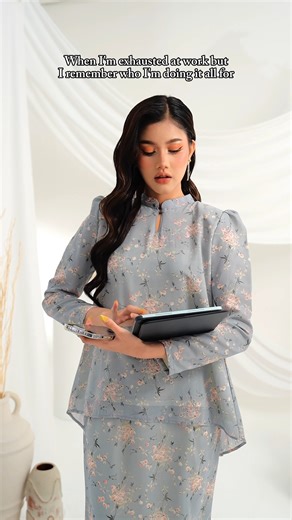 SAFFYNA OFFICIAL | KURUNG FANTASY CODE ELSA💙🩵​ Teruskan kerja keras korang, fokus habis-habisan, sebab goal utama sekarang adalah nak grab baju Saffyna... | Instagram